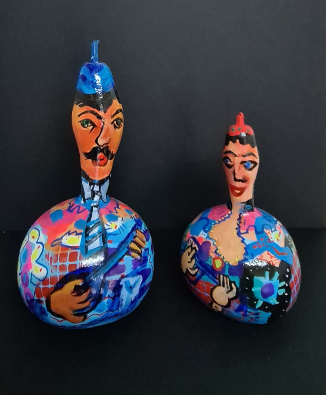 Painting on gourds couple
