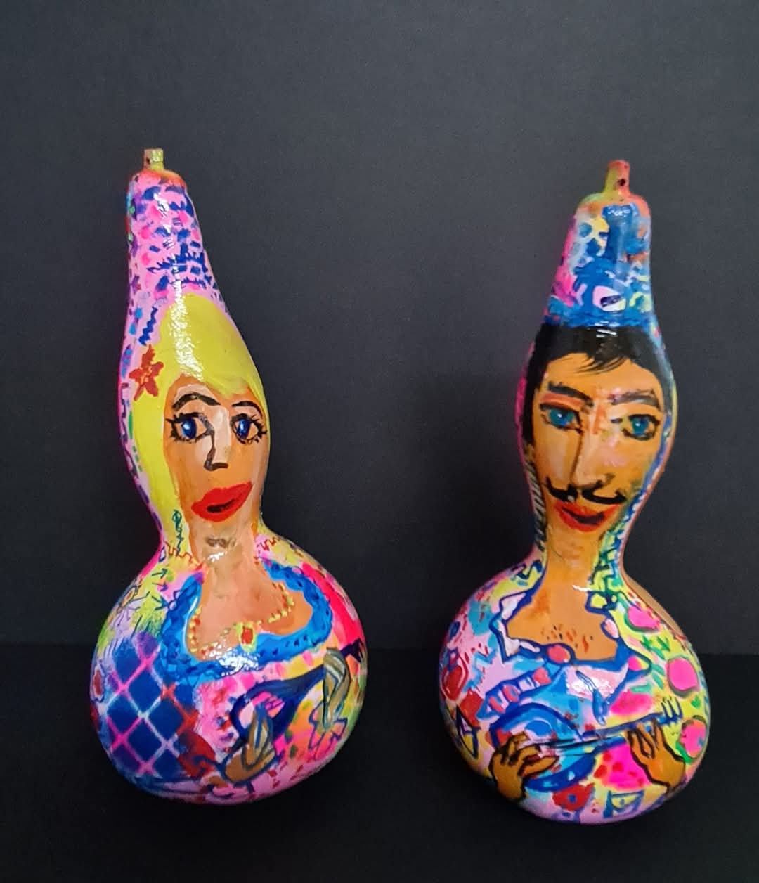 Painting on gourds couple