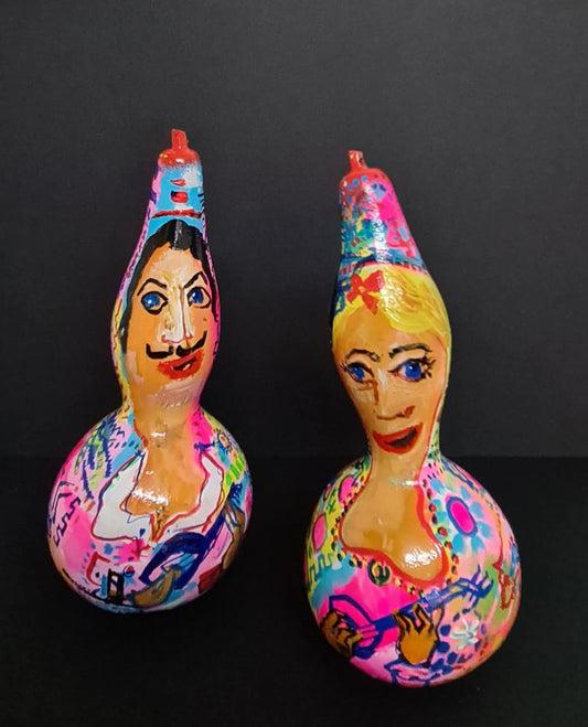 Painting on gourds couple